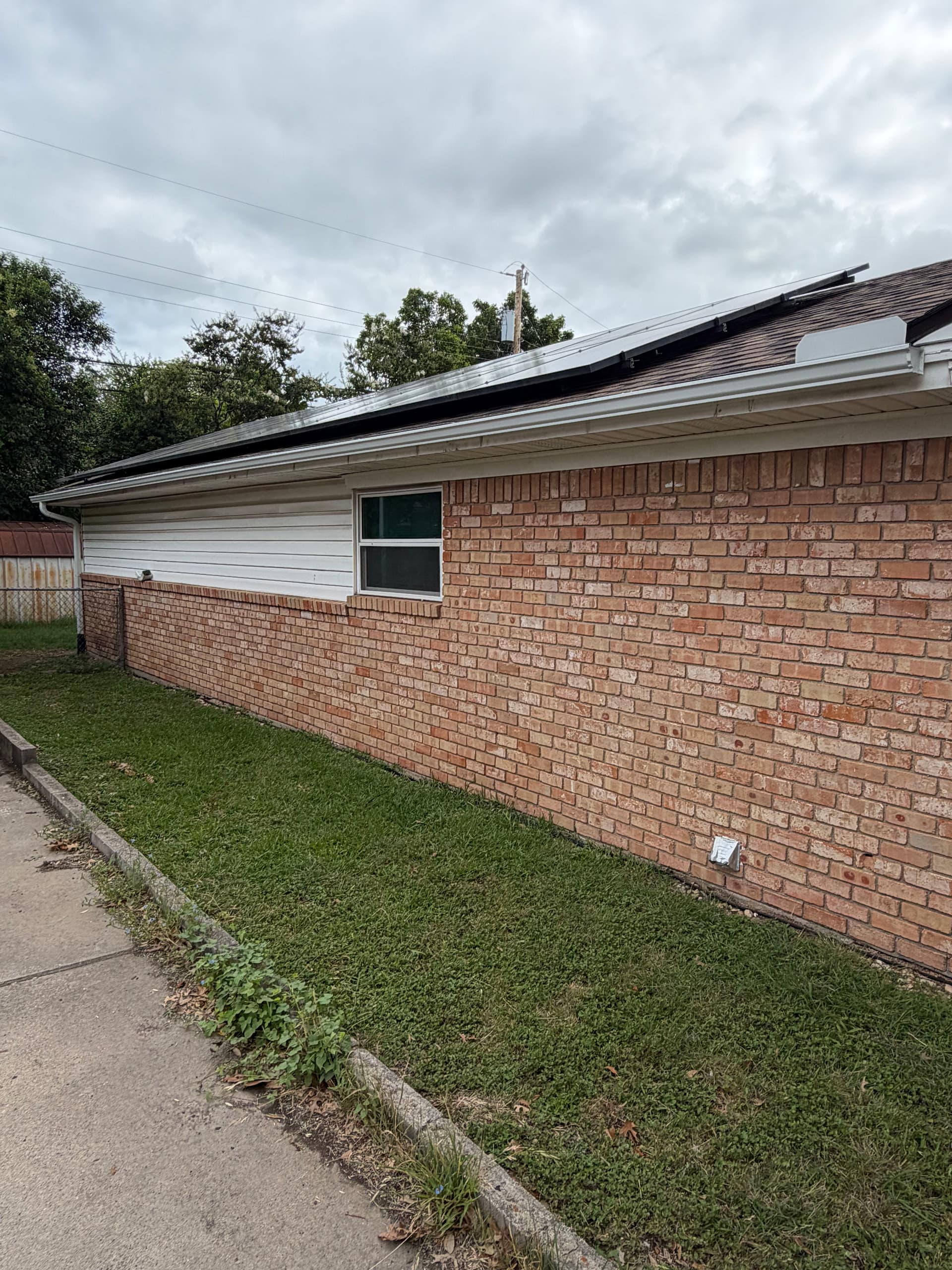 Gallery photos for New Seamless Gutters and Gutter Guards Installed on Brick Home: Image #1