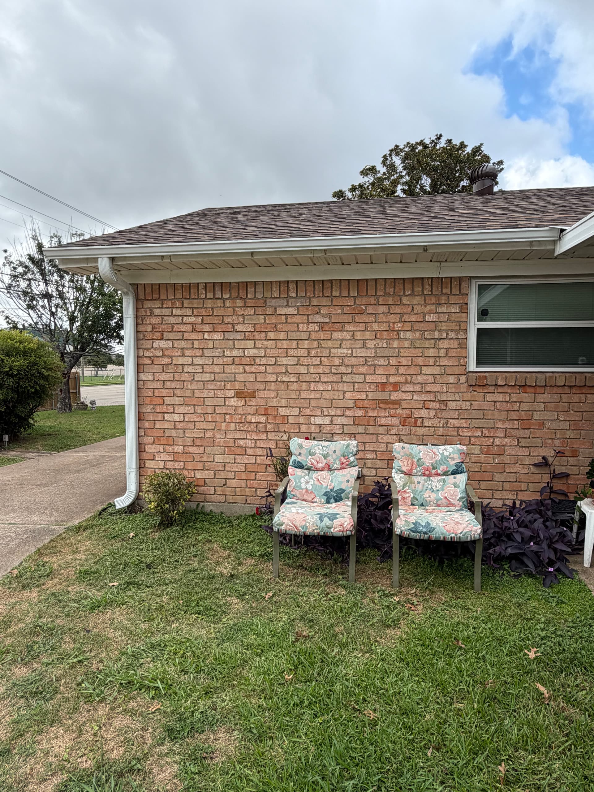 Gallery photos for New Seamless Gutters and Gutter Guards Installed on Brick Home: Image #6